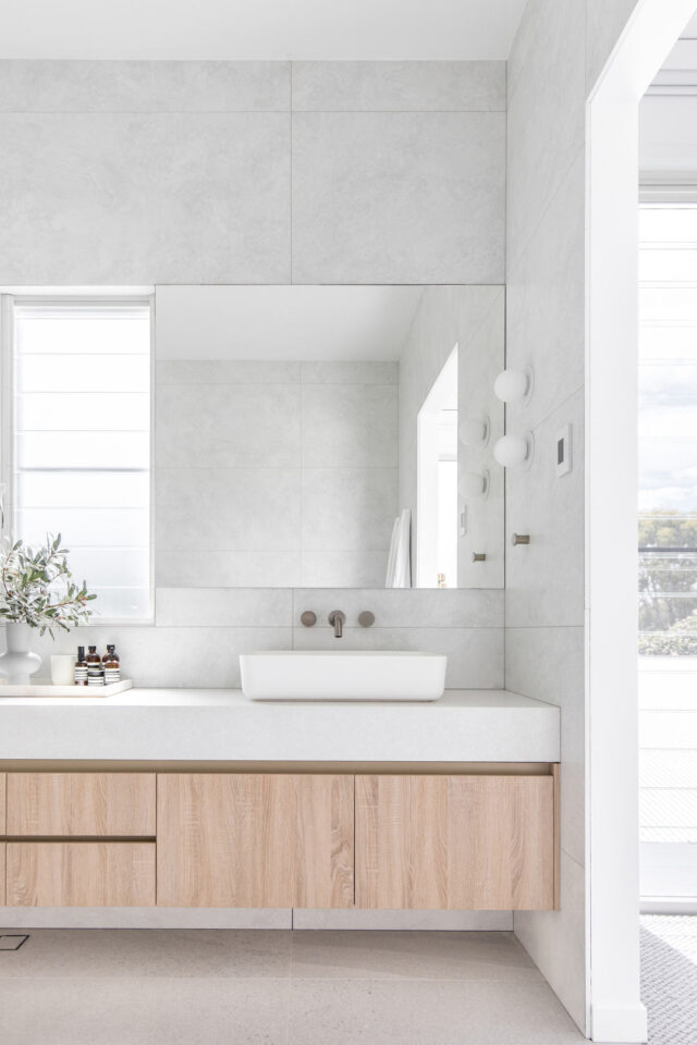 15 Tiny Ensuite Ideas To Encourage Spaciousness 